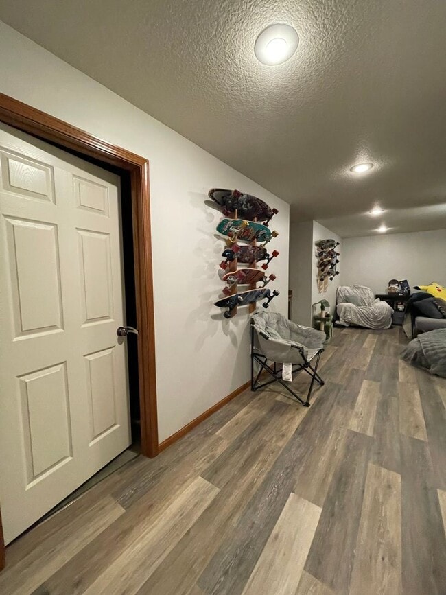 Building Photo - 825 Locharno Dr