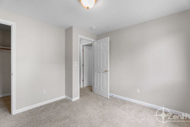 Building Photo - 5113 NE 77th Ave