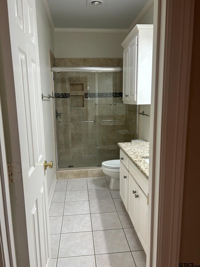 Building Photo - 704 Shiloh Ridge St