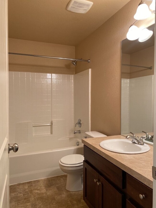 Building Photo - Lovely 3 Bed 2.5 Bath Home in Timbervine