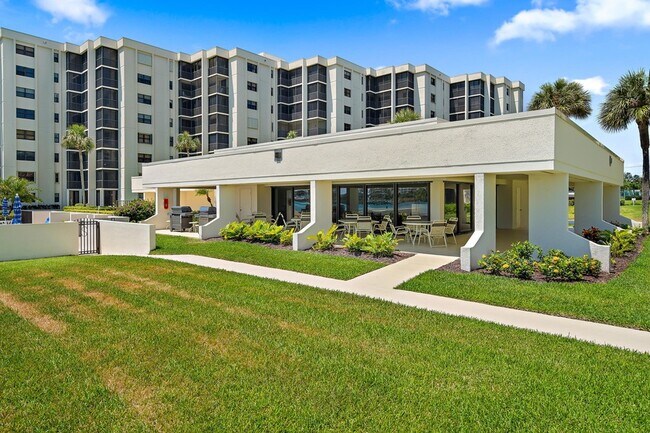 Building Photo - 19800 Sandpointe Bay Dr S