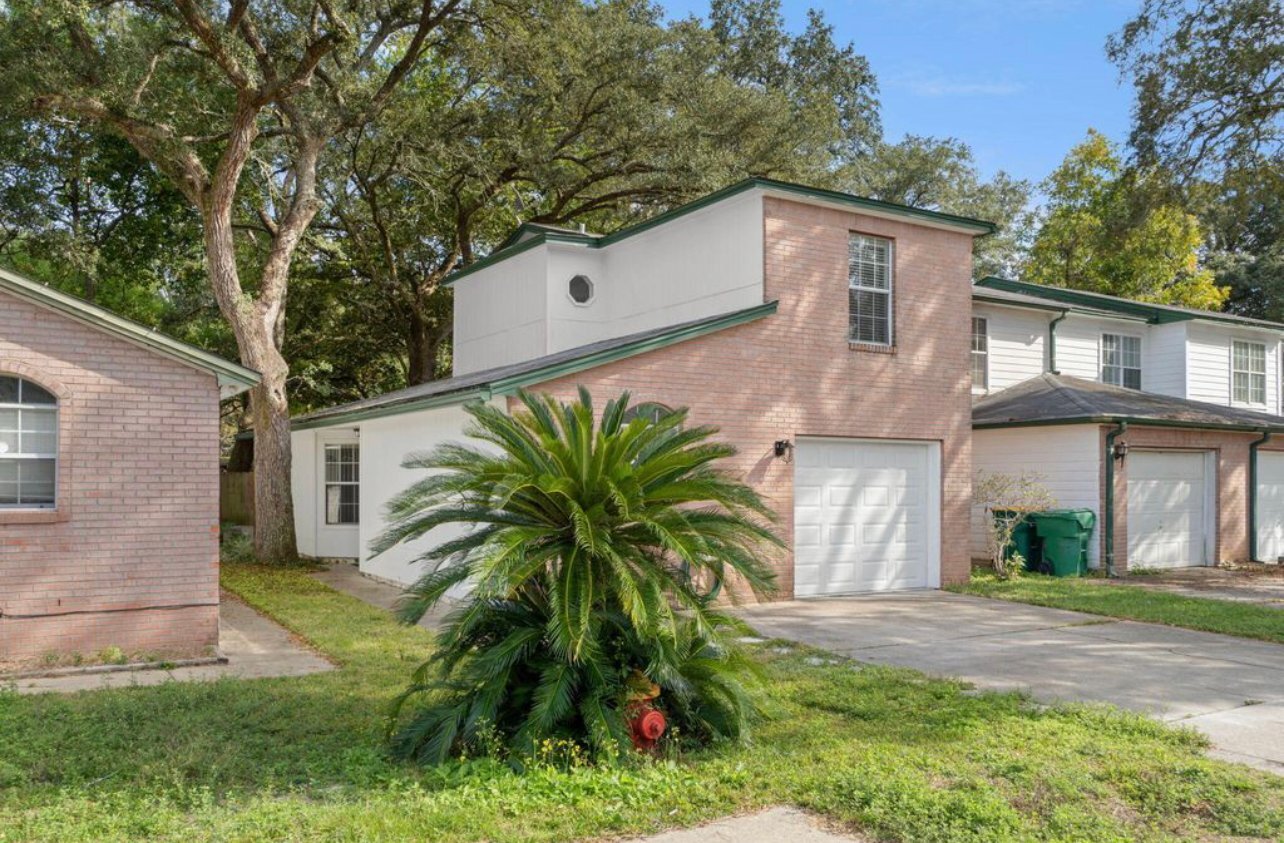 Building Photo - 1810 Hurlburt Rd