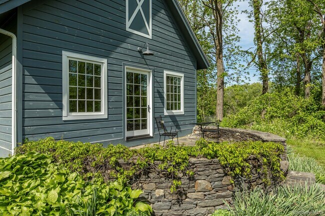 Building Photo - 74 Melville Rd