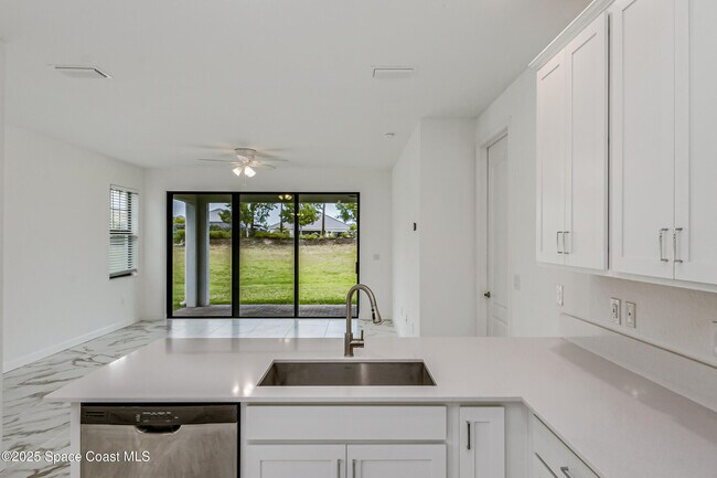 Building Photo - 2490 Treasure Cay Ln