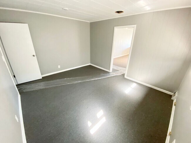 Building Photo - Remodeled Westgate Home with Attached Prof...