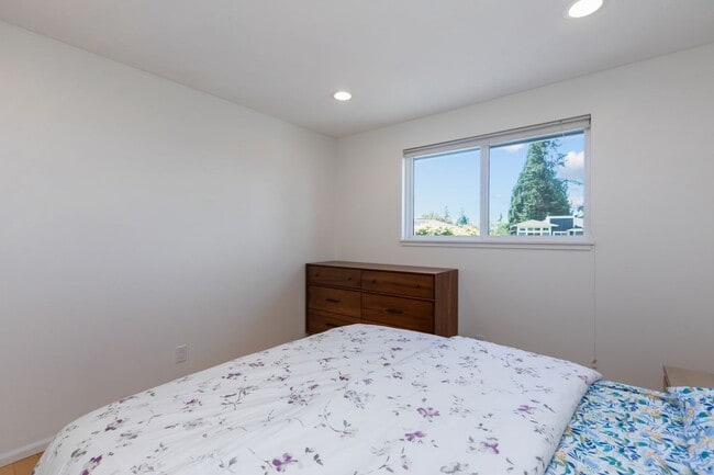 Building Photo - Beautiful 4 Bedroom Home in Richmond