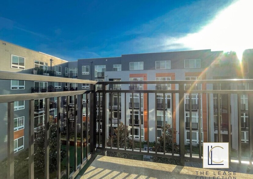 Building Photo - 145 Riverhaven Dr