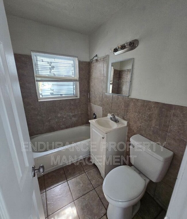 Building Photo - 1143 W 23rd St