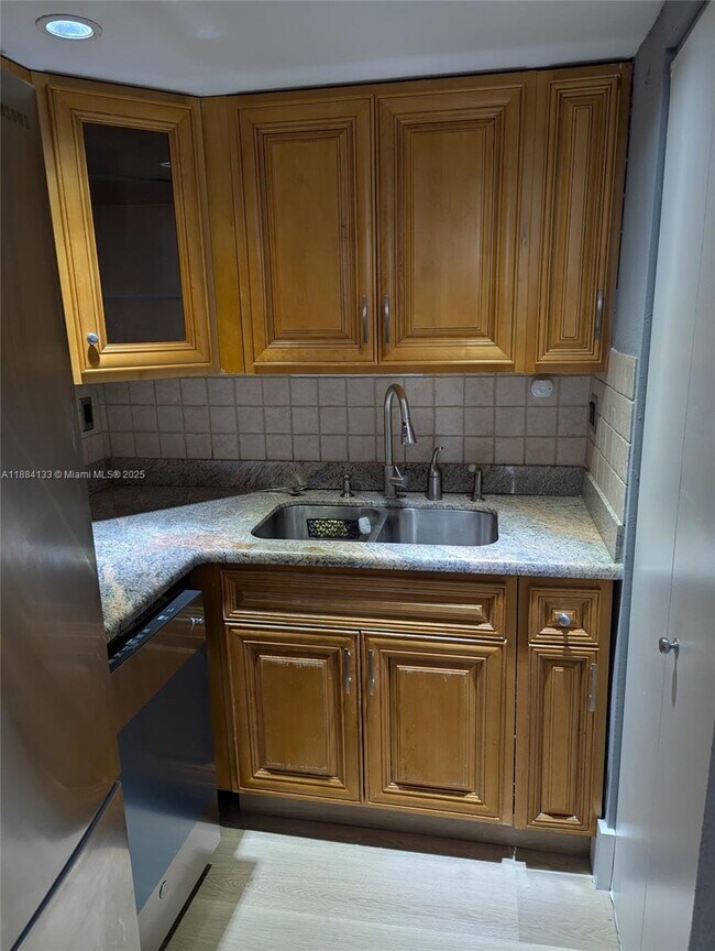 Building Photo - 13700 SW 62nd St