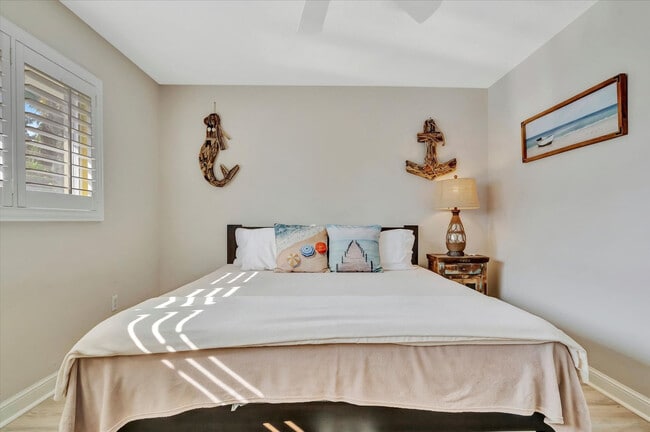 Building Photo - 1038 Contento St