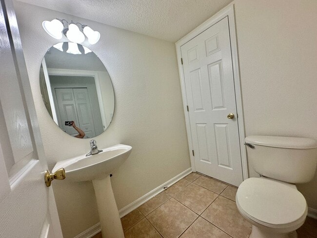 Building Photo - Orlando - 3 Bedroom, 2.5 Bathroom - $1,845.00