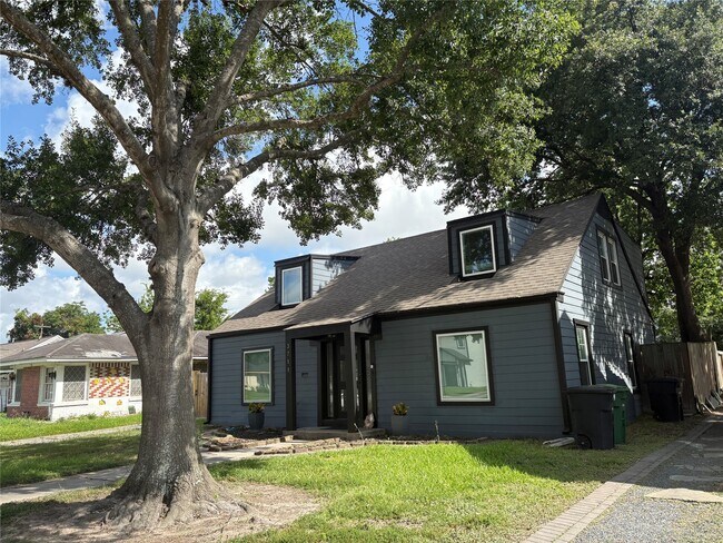 Building Photo - 3711 Eagle St