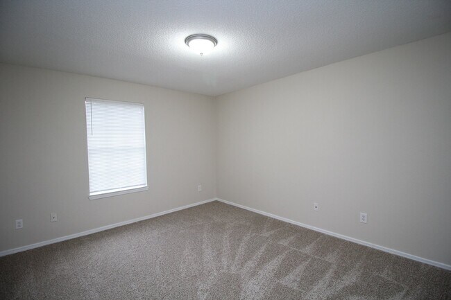 Building Photo - Updated 3BR/1BA Home – Fresh Paint, New Floors & Fenced Yard – HUD/Section 8 Accepted