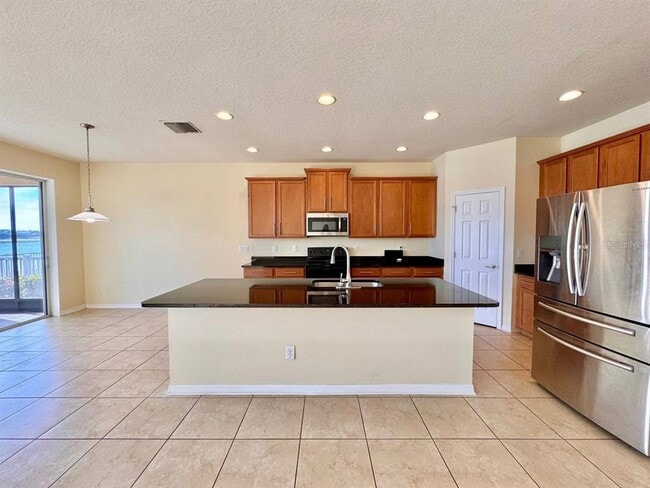 Building Photo - 610 15th Ave NW