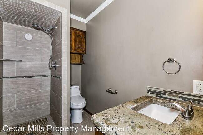 Building Photo - 4 br, 3 bath House - 1107 E. Oakwood Ct.