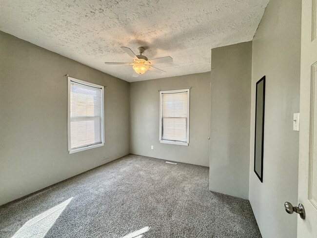 Building Photo - 152 4th St