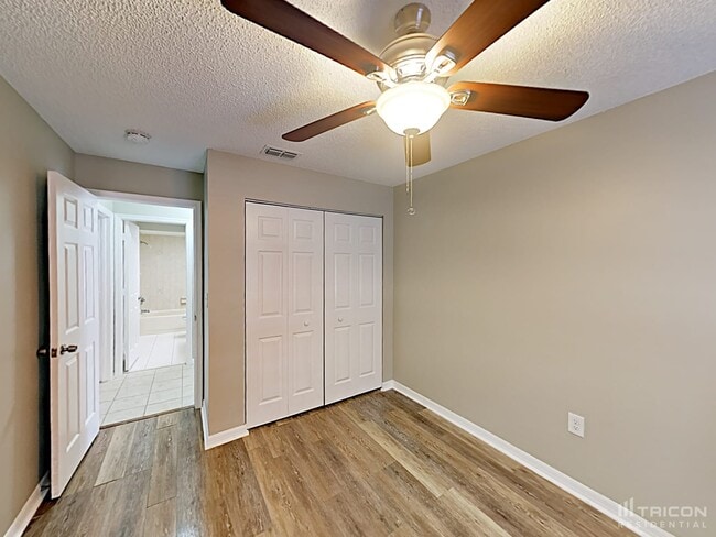Building Photo - 10827 Claymont Dr
