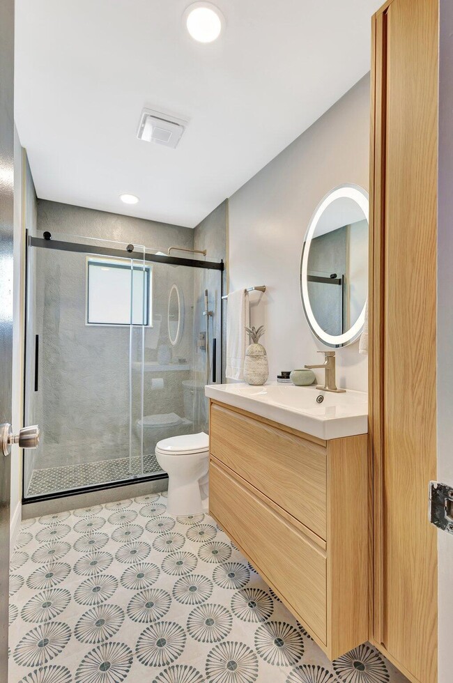 Building Photo - 932 Evergreen Dr