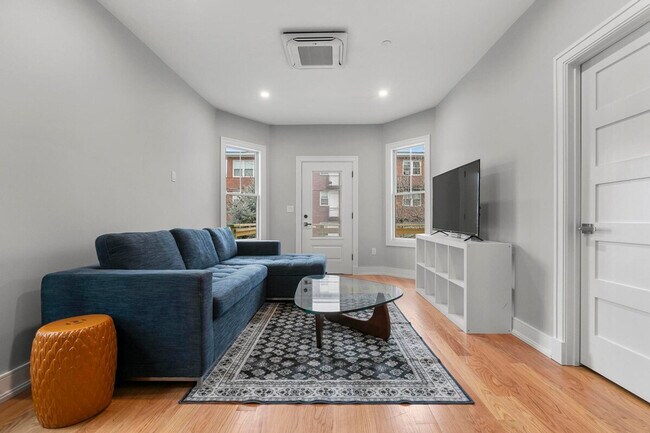 Building Photo - 10 Annapolis St