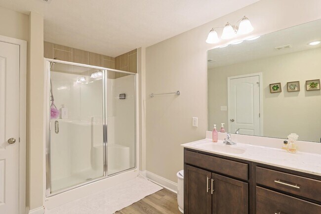 Building Photo - 6909 Candlewood Dr