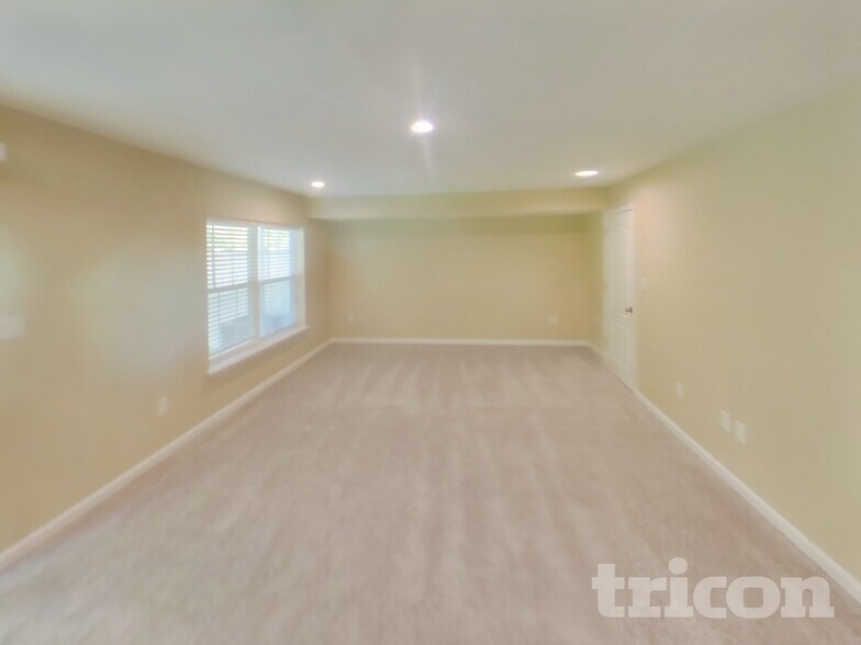 Building Photo - 1032 Pultney Ln