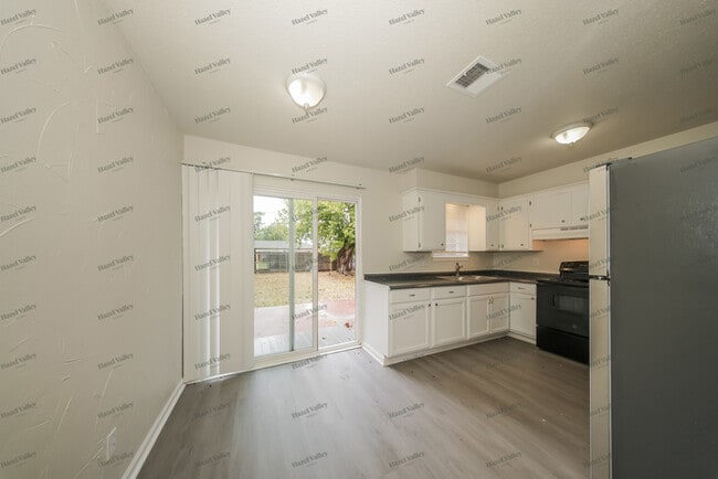 Building Photo - 6217 Drexel Ave