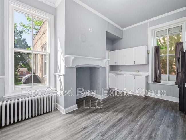 Building Photo - 323 N Potomac St