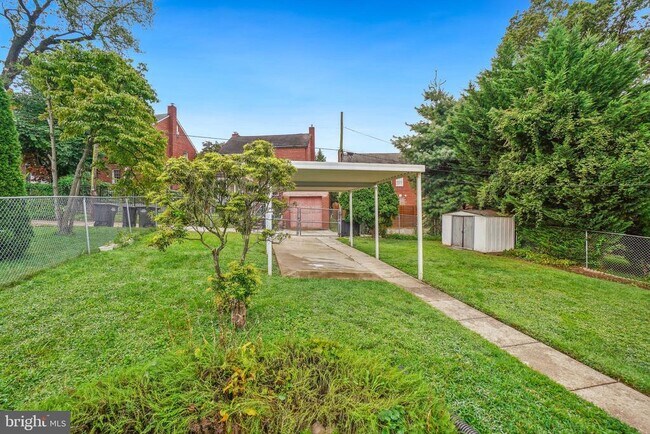 Building Photo - 1446 Roxanna Rd NW