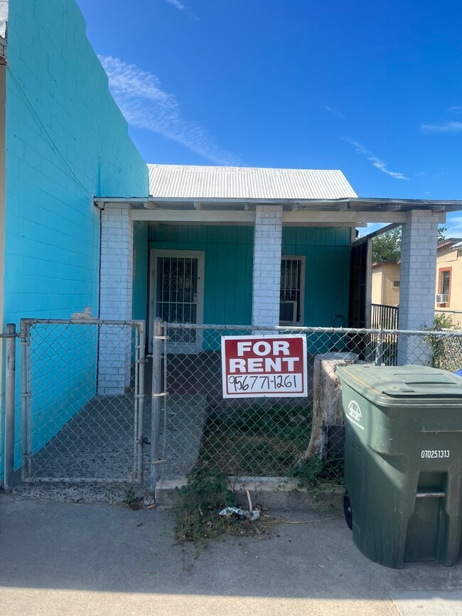 Building Photo - 1715 Benavides St
