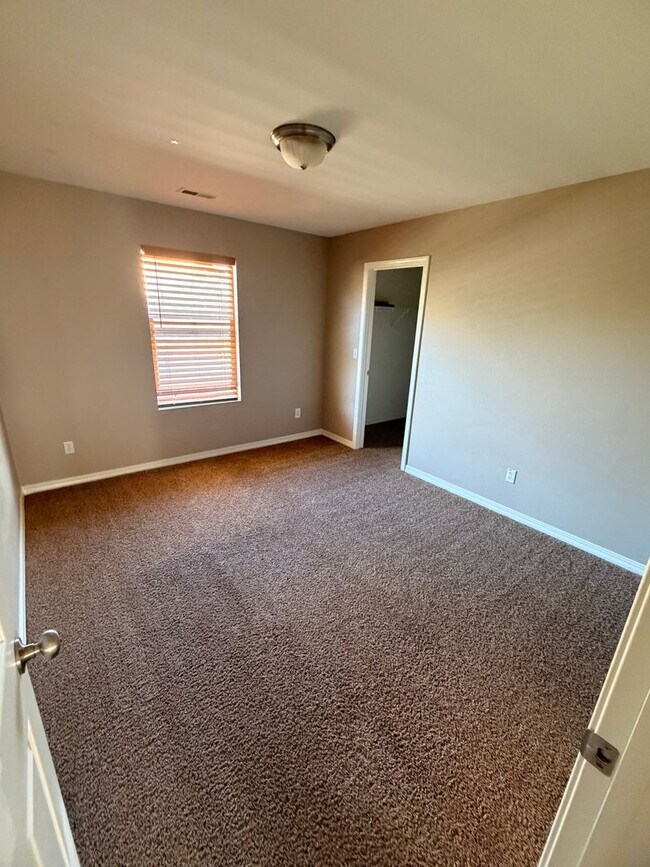 Building Photo - Bright & Spacious 5-Bedroom Home with 3-Car Garage – Available Now