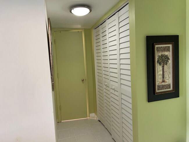 Building Photo - 7797 Golf Cir Dr