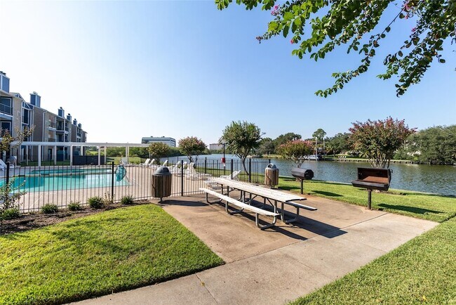 Building Photo - 18515 Egret Bay Blvd