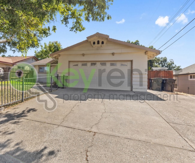Building Photo - 6912 Sylvan Rd