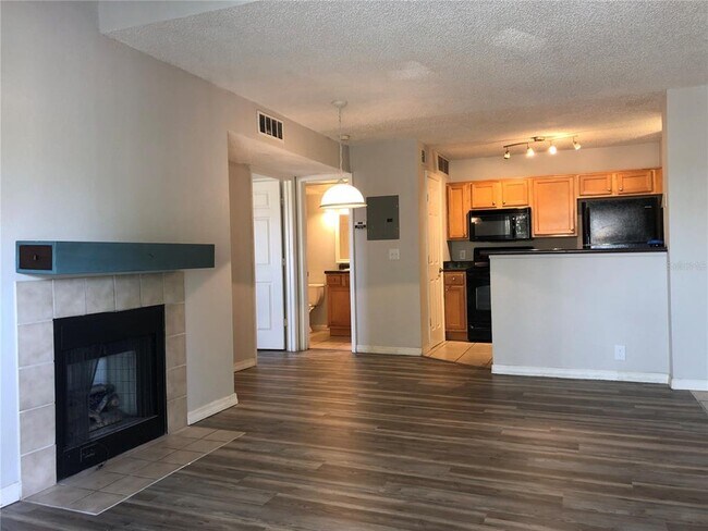 Building Photo - 420 Forestway Cir