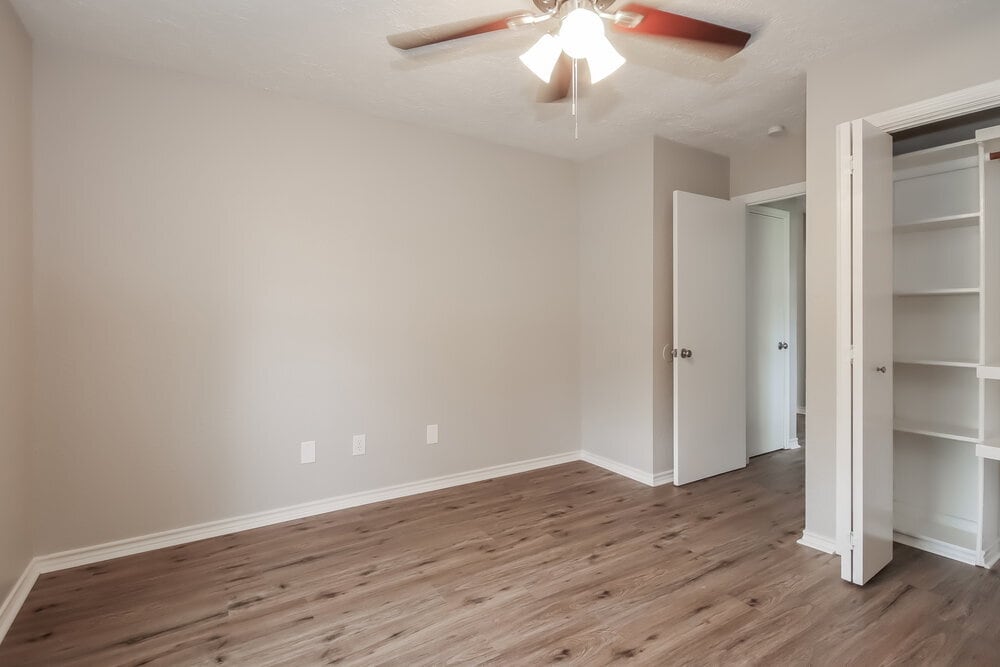 Building Photo - 9695 Twin Shores Dr