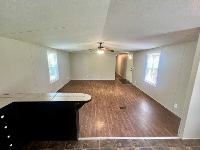 Building Photo - 1012 Ross Ln
