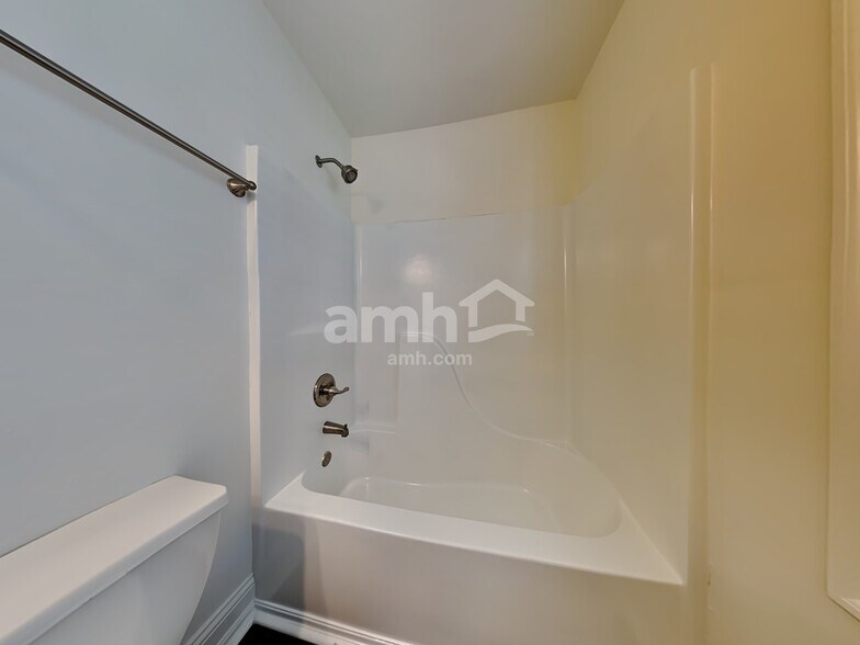 Building Photo - 155 Birchwood Pass