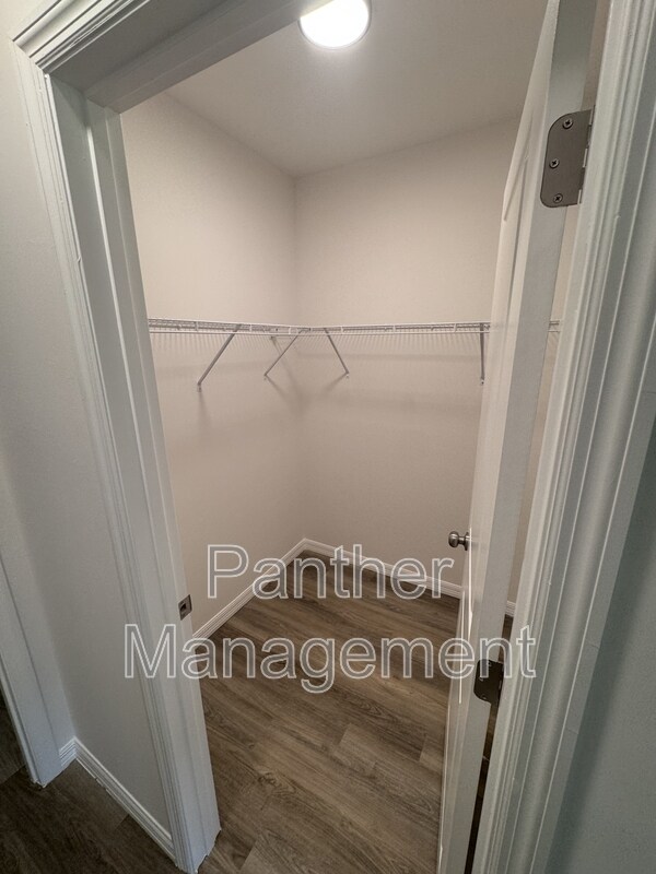 Building Photo - 966 Hood Ave NW
