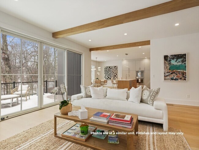 Building Photo - 14 White Barns Ln