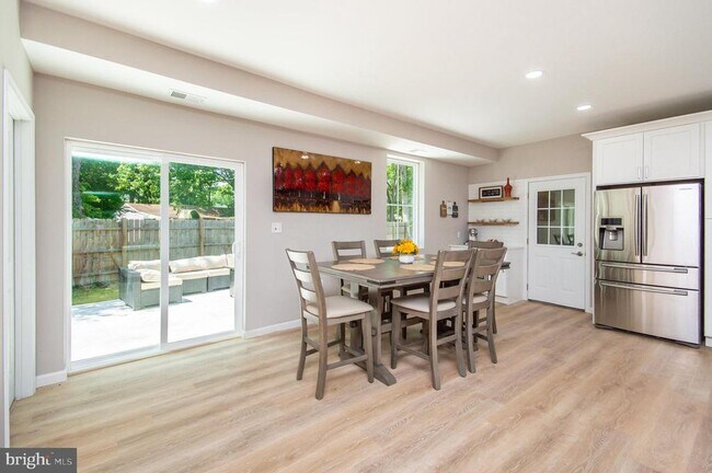 Building Photo - 8830 Badger Dr