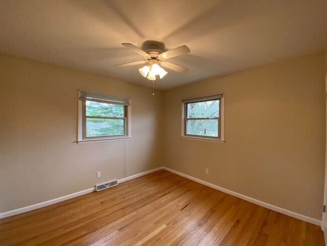 Building Photo - Available Aug 7th, 2026!