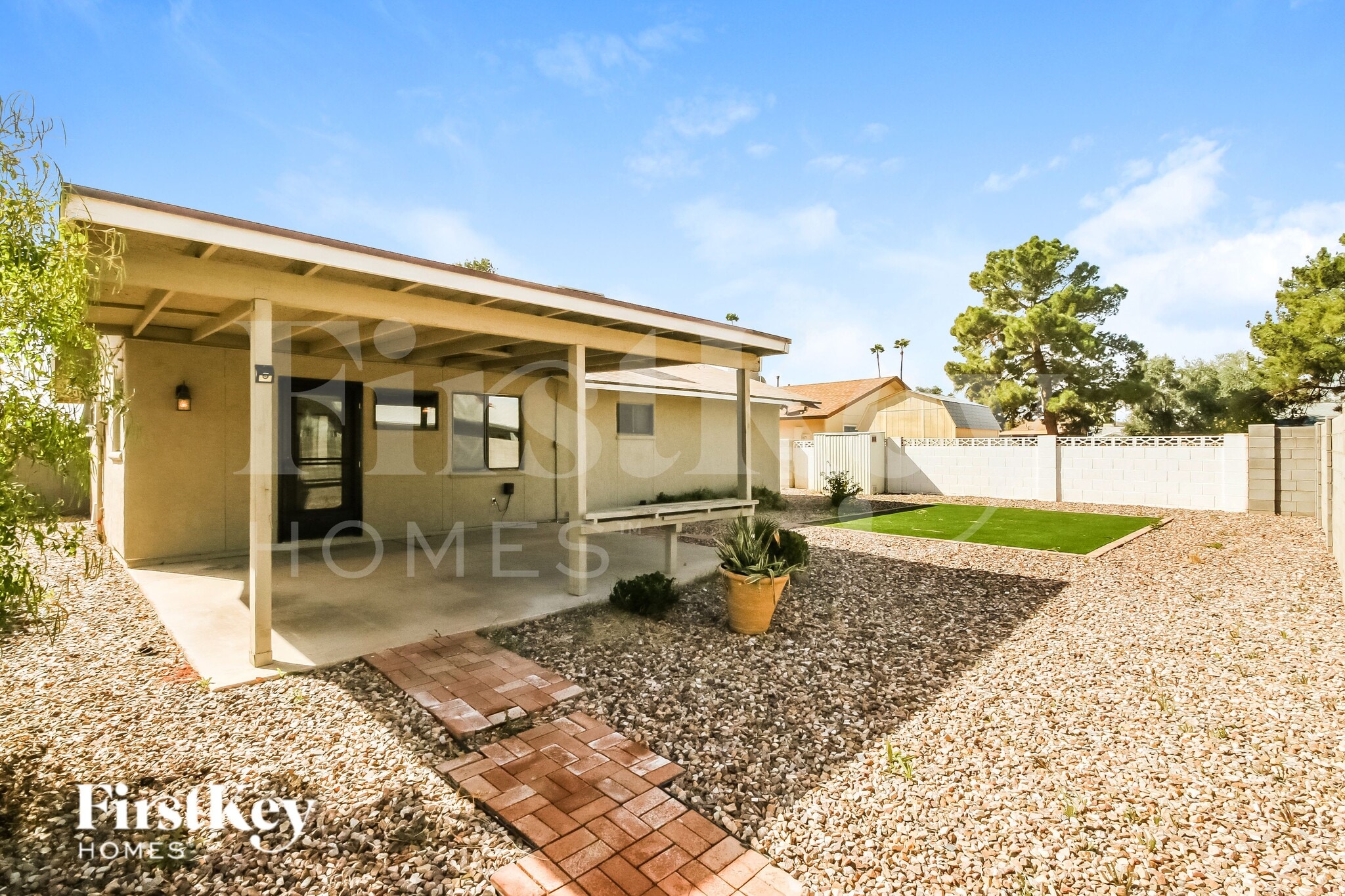 Building Photo - 320 E Orion St