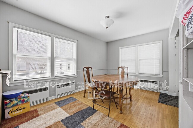 Building Photo - 1221 5th St S