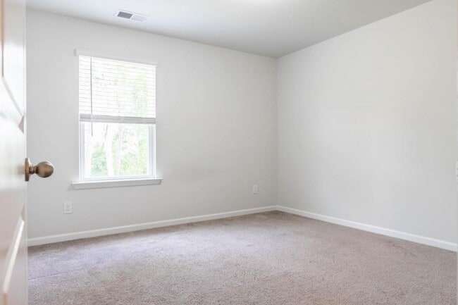 Building Photo - 706 Lenox Dr