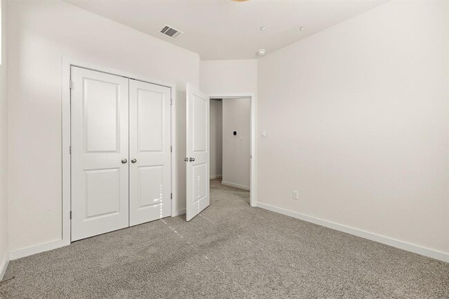 Building Photo - 2500 FOREST CREEK Dr