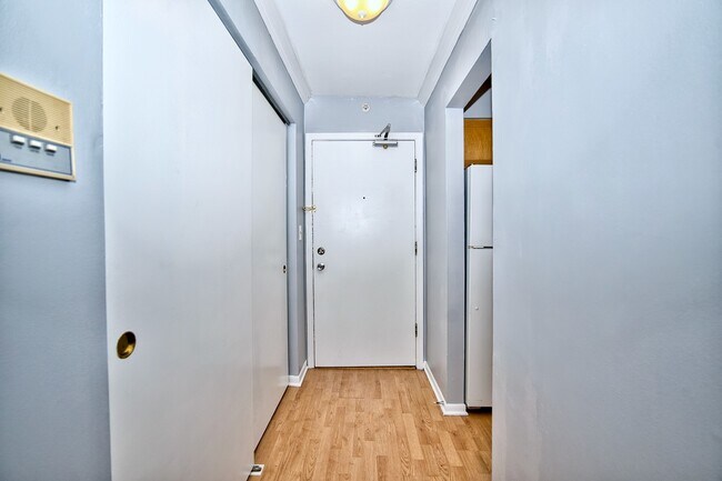 Building Photo - 9445 Kenton Ave