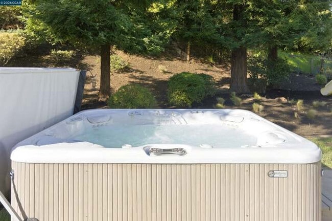 Building Photo - 2933 Madeira Way