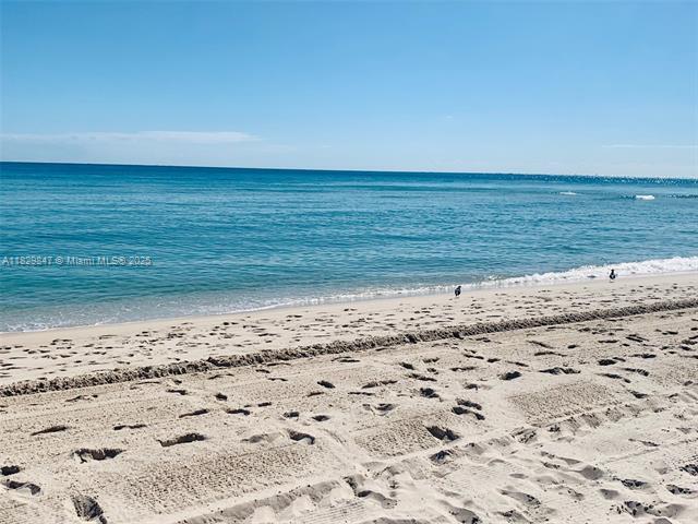Building Photo - 5757 Collins Ave