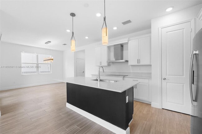 Building Photo - 4048 Veleiros Ave
