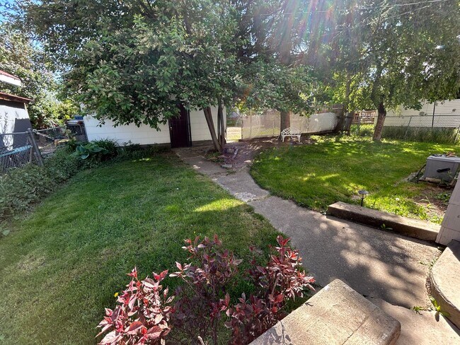 Building Photo - Charming 4 bed/1.5 bath home for rent